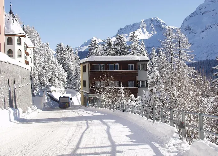 Miraflor Carmen - アパート